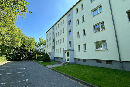 Frisch Renoviert und Lichtdurchflutete 2 Zimmer- Wohnung mit Südbalkon und Parkplatz in Chemnitz Reichenbrand