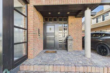 Haus zum Kaufen in Langenfeld (Rheinland) 1.480.000,00 € 300 m²