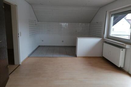 Helle 3-Zi.-DG-Wohnung, Wohnküche u. Balkon 140 m² in Neubrunn