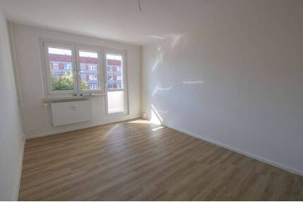 Schöne, kleine 2-Raumwohnung mit Balkon. - Halle (Saale) Silberhöhe