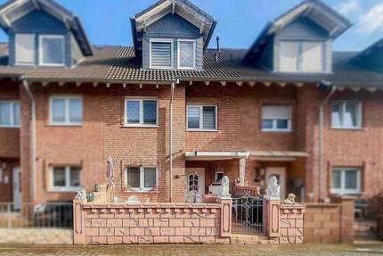 Viel Raum für Ihre Familie: Top gepflegtes Rheinmittelhaus im Kölner Norden.