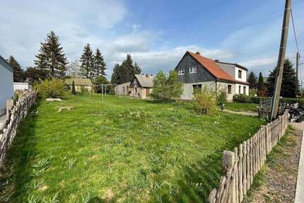 Top Lage TraumgrundstückDoppelhaushälftesanierungsbedürftiggroßes Nebengelass maximales Potential für AnbauUmbauErweiterung - Neukirchen/Erzgebirge