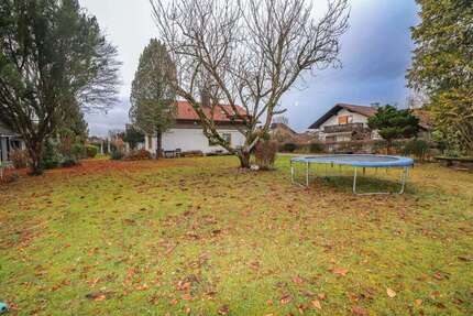 Grundstück zu verkaufen in Surheim 336.000,00 € 626 m²