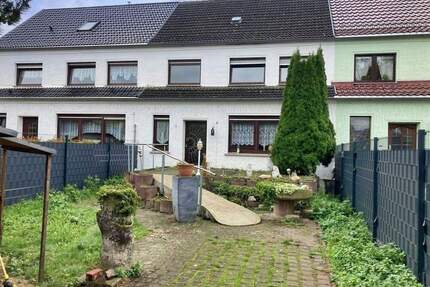 Solides Einfamilienhaus mit Terrasse, Balkon und Garten - ideal für die kleine Familie ! - Sangerhausen Oberröblingen