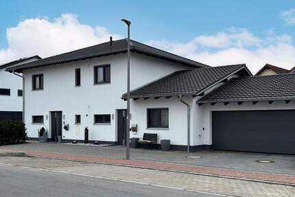 Geiselhöring: Einfamilienhaus mit Einliegerwohnung zum Wohlfühlen