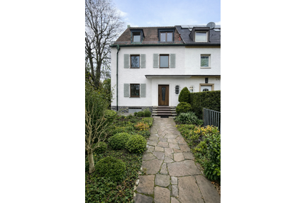 Haus zum Mieten in Nürnberg 2.750,00 € 196 m²