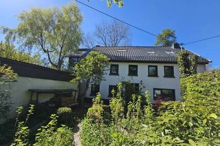 Historisches Bauernhaus mit viel Charme, Gartenidylle und vielseitigem Nutzungspotenzial - Hellenthal Losheim