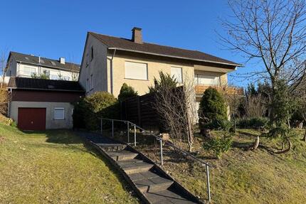 Ländlich gelegenes Ein-Zweifamilienhaus - Ottbergen - Höxter