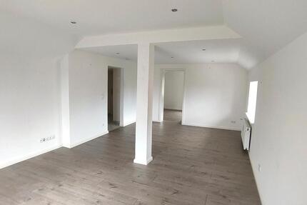 helle Dachgeschoss Wohnung - 650,00&nbsp;EUR Kaltmiete, ca.&nbsp; 67,00&nbsp;m&sup2; in Barmstedt (PLZ: 25355)