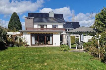 Verbundenes Zweifamilienhaus - 796.000,00&nbsp;EUR Kaufpreis, ca.&nbsp; 234,00&nbsp;m&sup2;&nbsp;Wohnfl&auml;che in Lütjensee (PLZ: 22952)
