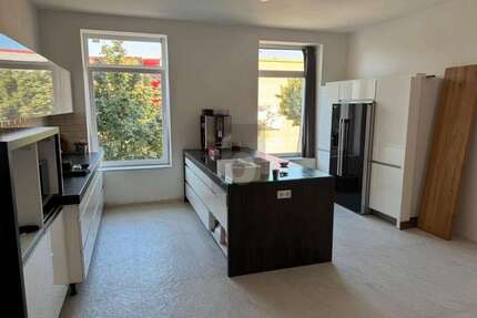 Haus zum Kaufen in Duisburg 1.500.000,00 € 826 m²