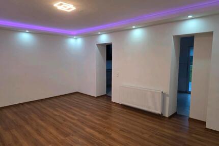 Haus zur Vermietung in Bexbach - 1.350,00&nbsp;EUR Kaltmiete, ca.&nbsp; 200,00&nbsp;m&sup2; in Bexbach (PLZ: 66450)