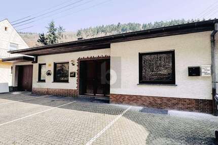 Haus zum Kaufen in Malberg 330.000,00 € 245 m²