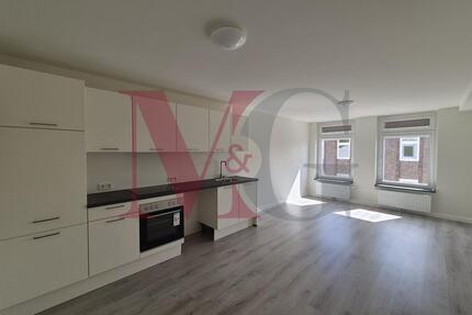Moderne Dachgeschosswohnung mit Wanne und Einbauküche - Wilhelmshaven