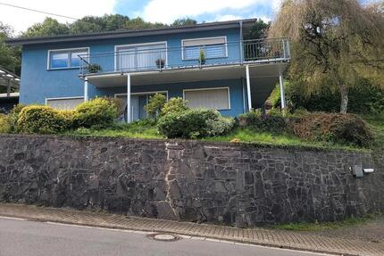 Freistehendes Einfamilienhaus auf großem Grundstück - Mettlach