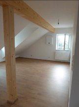 Moderne 2-Zimmer-Wohnung mit Einbauküche, Holzbalken & Garten - Plattling
