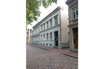 1 Raum Wohnung Zentrum - 231,00&nbsp;EUR Kaltmiete, ca.&nbsp; 33,00&nbsp;m&sup2; in Güstrow (PLZ: 18273)