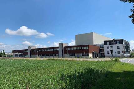 Grundstück in Neutraubling 4.000.000,00 € 9947 m²