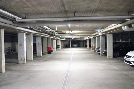 6 Tiefgaragenstellplätze in Bayreuth, am Standort Egerländer Straße 2 - 10 zu erwerben.