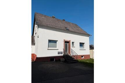 Wohnung 1. Obergeschoss, 83 qm, EBK, Balkon, Garten - Landscheid