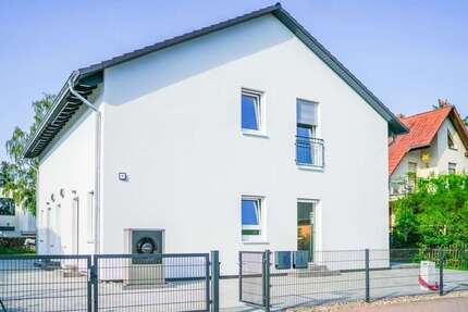Haus zum Mieten in Blankenfelde-Mahlow 2.000,00 € 104 m²