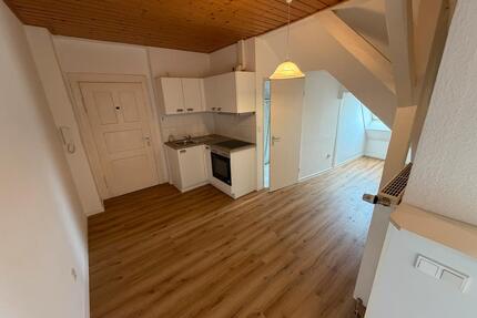 Frisch renovierte Dachgeschosswohnung in zentraler Lage - Saarbrücken Eschberg