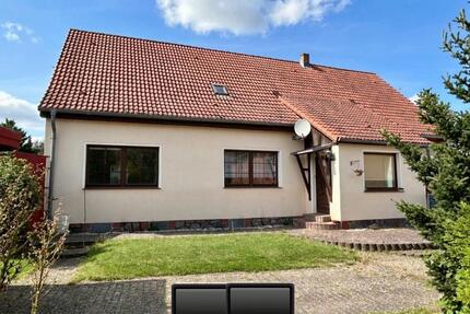 Charmantes Haus mit Großem Garten, Scheune und Garage in Altkalen - Gnoien