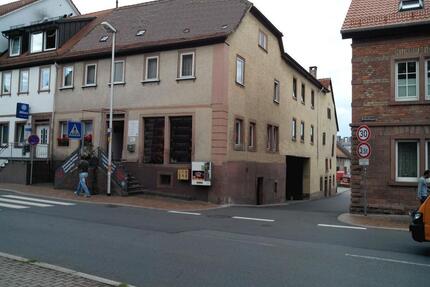 Mehrfamilien Haus in zentraler Lage mit Büroräumen & Scheune - Buchen (Odenwald)