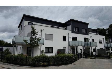 Modern geschnittene 3-Zimmerwohnung mit großzügigem Balkon und 2 Stellplätzen - Rottenburg an der Laaber