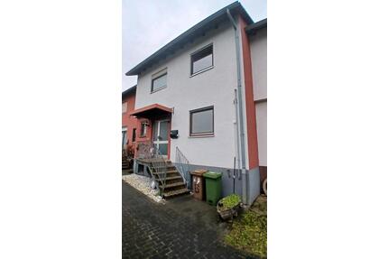 Reihenmittelhaus, Terrasse, Balkon, kl. Garten - Limeshain