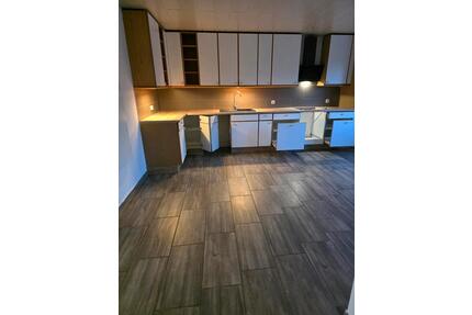 Grosse helle Wohnung - 1.035,00&nbsp;EUR Kaltmiete, ca.&nbsp; 182,00&nbsp;m&sup2; in Wallerfangen (PLZ: 66798)