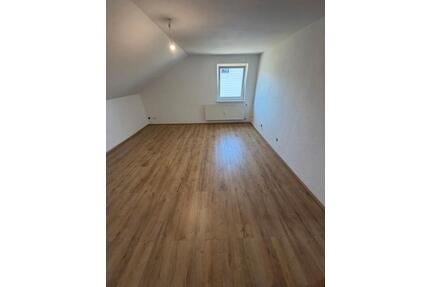 Moderne 3-Zimmer-Wohnung, Erstbezug nach Kernsanierung - Hof Neuhof