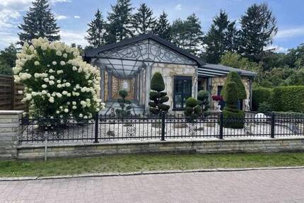 Traumlage an der Briese: hochwertiger Bungalow mit parkähnlichem Garten und Pool - Birkenwerder