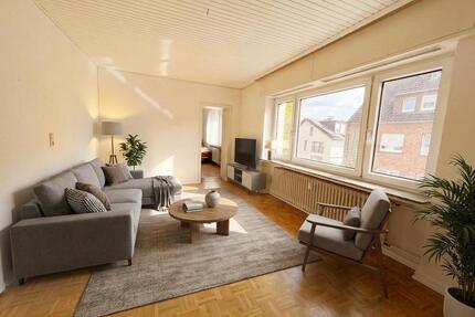 Bahnhofsnähe: Helle 2 Zi Wohnung mit EBK und Dach-Terrasse 1. OG in ruhiger Lage Zange - Siegburg