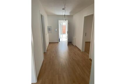 Kernsanierte, geräumige 3-Zimmerwohnung mit EBK und XXL Terrasse - Schnaittach