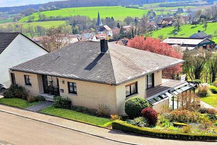 Schöner verklinkerter Bungalow Wohnen auf einer Ebene - Blieskastel
