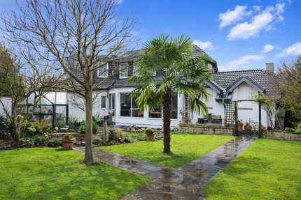 Haus zum Kaufen in Herzogenrath 920.000,00 € 250 m²