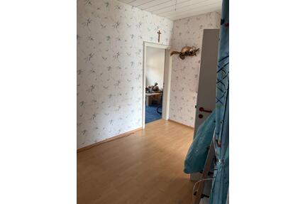 Schöne 3-Zimmer Wohnung (74 m²) mit EBK Südbalkon 1. OG - Münchberg