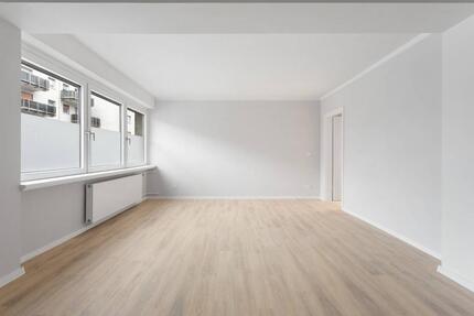 Vollständig renovierte 3-Zi.-Erdgeschosswohnung mit EBK und viel Platz - Wuppertal Elberfeld