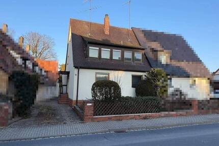 Stark sanierungsbedürftige Doppelhaushälfte für RENOVIERUNGSPROFIS - Bubenreuth