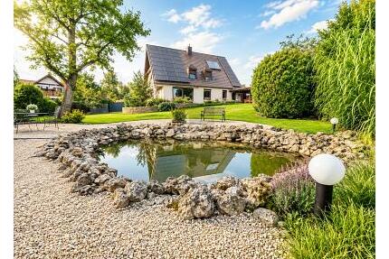 EIN HAUS ZUM VERLIEBEN! - 1.499.000,00&nbsp;EUR Kaufpreis, ca.&nbsp; 170,00&nbsp;m&sup2;&nbsp;Wohnfl&auml;che in Bobingen (PLZ: 86399)