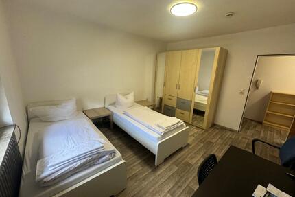 WG Zimmer 43 Zoll TV 1000er Mbit Internet Wohnung Unterkunft - Schwandorf