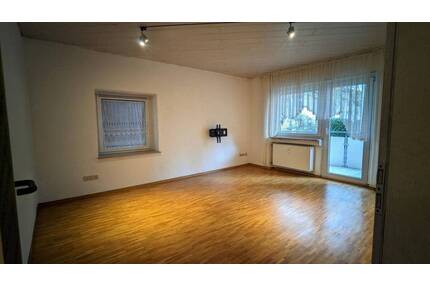 Provisionsfrei: 3-Zi.-Wohnung mit Balkon - solide Basis & Potenzial - Kornwestheim