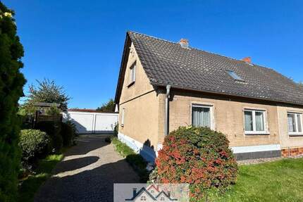 Doppelhaushälfte am Stadtrand von Demmin mit schönem Grundstück!