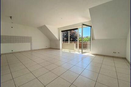 Schöne 4- Zimmer Wohnung + Garten, Balkon & Garage u. Stellplatz - Wackersdorf