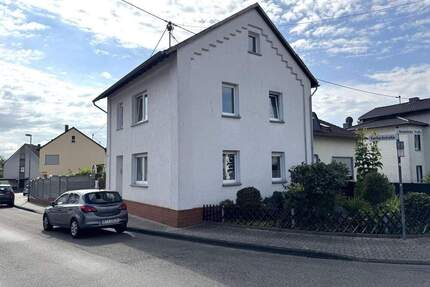 Bezugsfertiges Einfamilienhaus mit Pool, Einbauküche und Carport für zwei PKW - Neuwied Feldkirchen