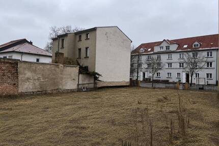 Grundstück mit Baugenehmigung für 7 Wohneinheiten und Stellplätze in Eberswalde