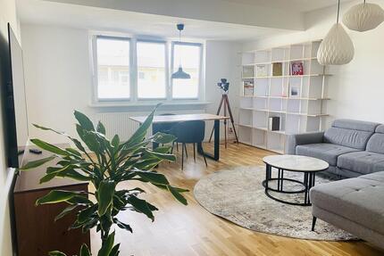 Hochwertig möblierte 2-Zimmer-Wohnung (70 m²) mit großer Terrasse direkt am Gemeindepark - Berlin Lankwitz