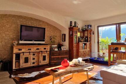 Sonnige 4-Zimmerwohnung mit Garage und Garten in einem 2-Familienhaus - Eggingen