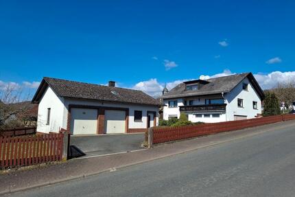 Drei Familien-Haus in Lohra - 375.000,00&nbsp;EUR Kaufpreis, ca.&nbsp; 320,00&nbsp;m&sup2; in Lohra (PLZ: 35102)